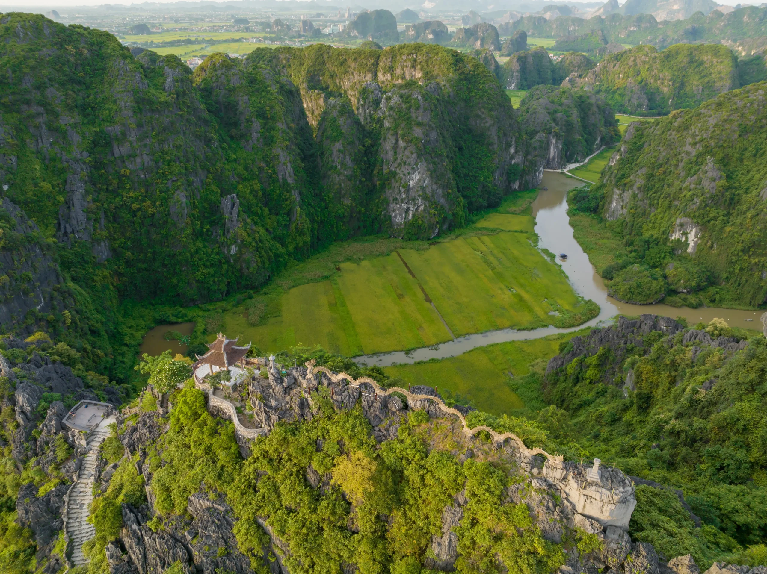 HOA LU – TAM COC – MUA CAVE – CYCLING – 1 DAY TRIP BY LIMOUSINE