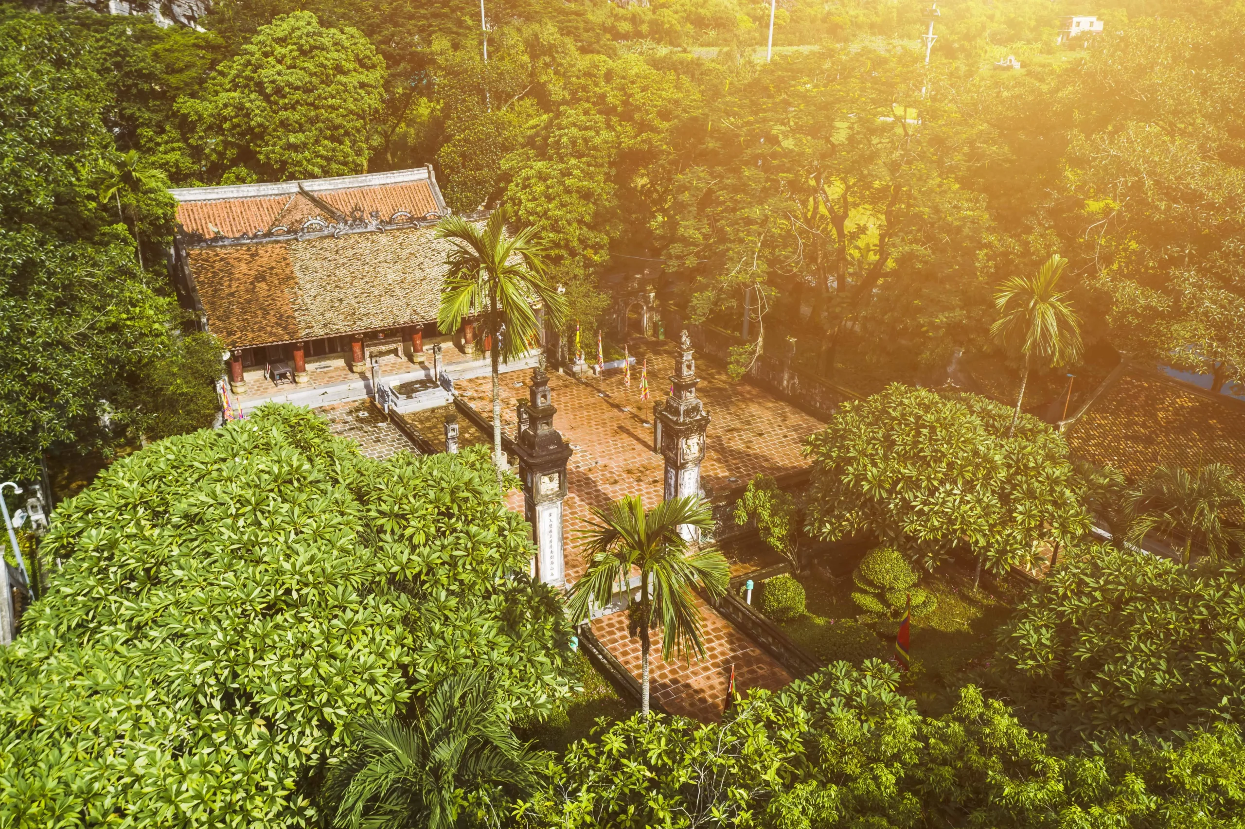 HOA LU – TAM COC – MUA CAVE – CYCLING – 1 DAY TRIP BY LIMOUSINE