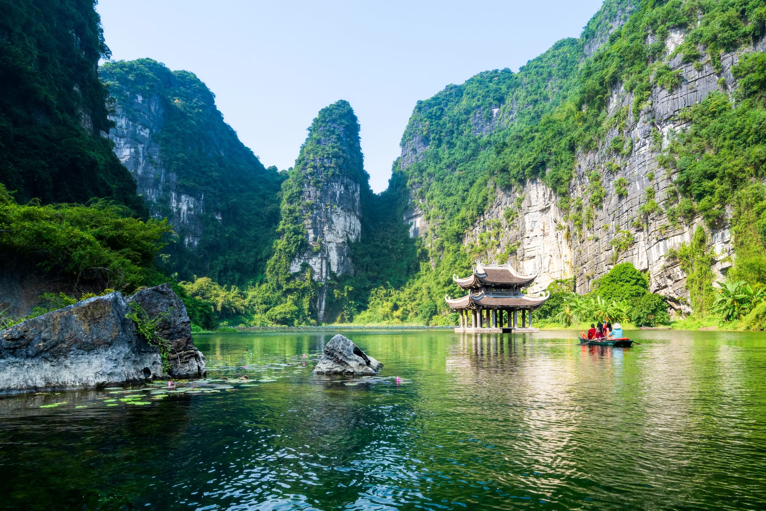 HOA LU – TAM COC – MUA CAVE – CYCLING – 1 DAY TRIP BY LIMOUSINE