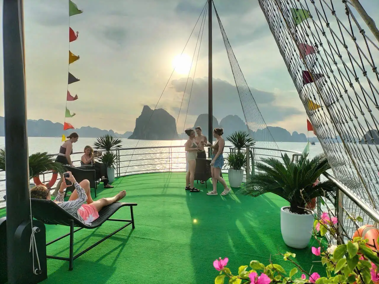 HA NOI – HA LONG – SURPRISING GROTTO – LUON CAVE  – TITOP ISLAND- HANOI