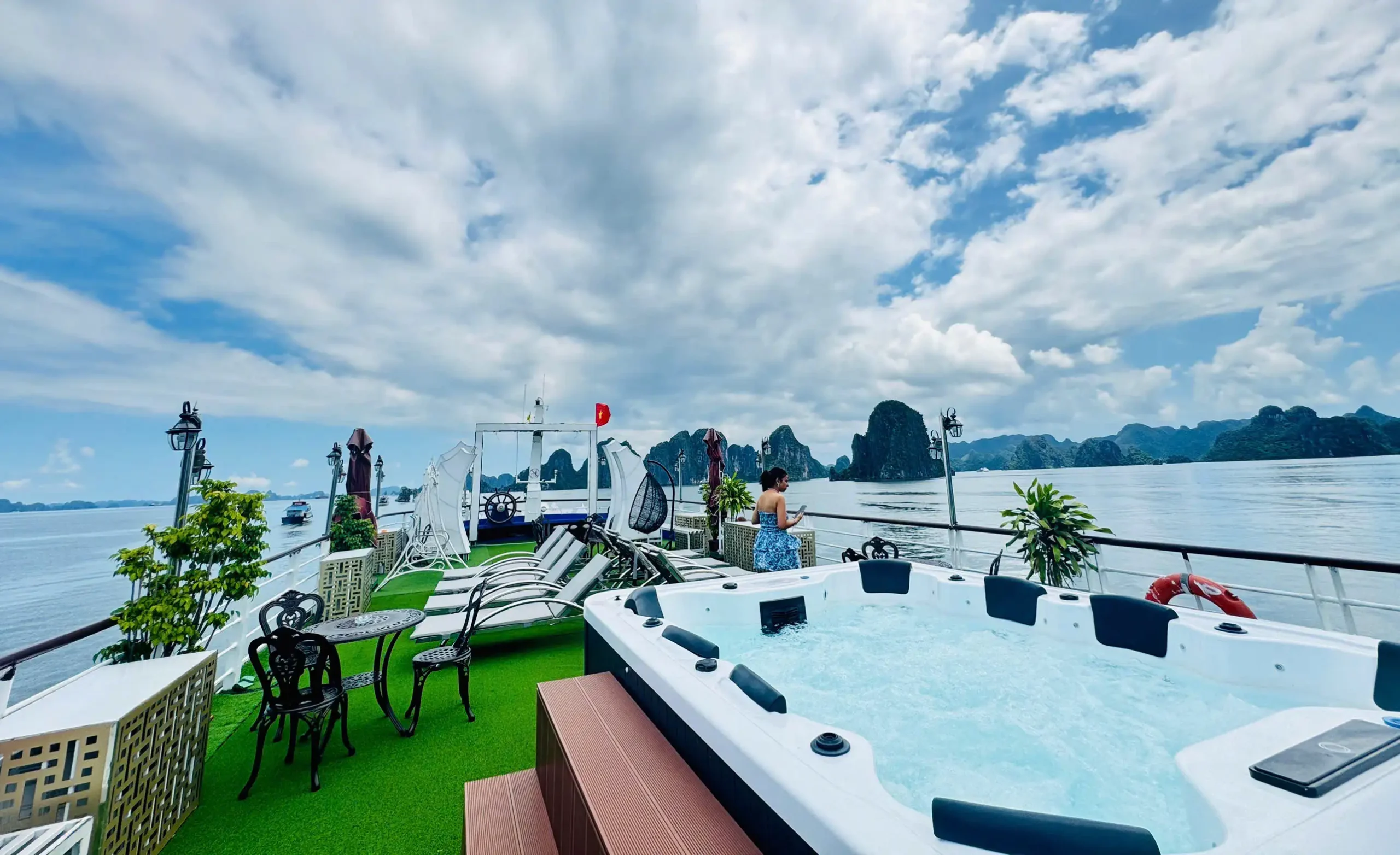 HA NOI – HA LONG – SURPRISING GROTTO – LUON CAVE  – TITOP ISLAND- HANOI