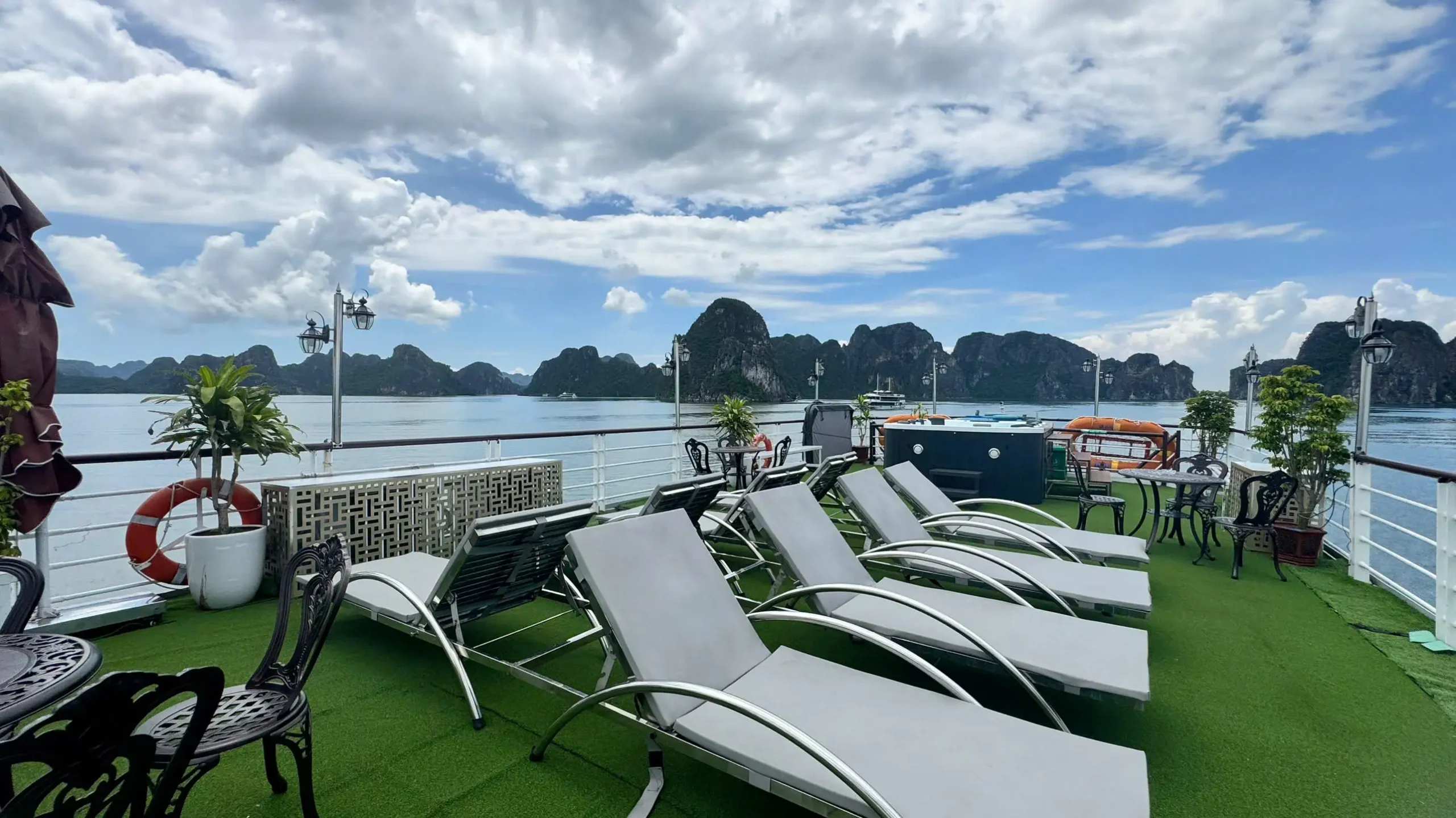 HA NOI – HA LONG – SURPRISING GROTTO – LUON CAVE  – TITOP ISLAND- HANOI